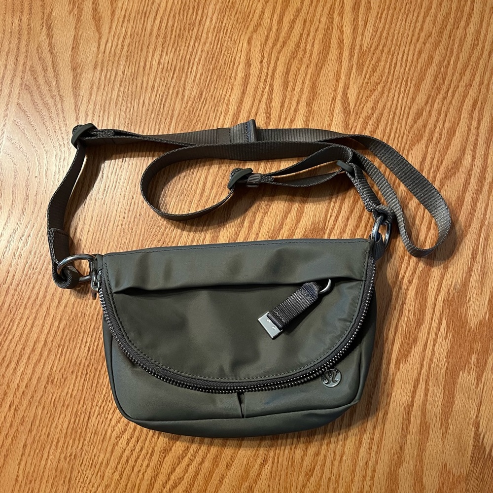 lululemon All night festival bag. Gray/green